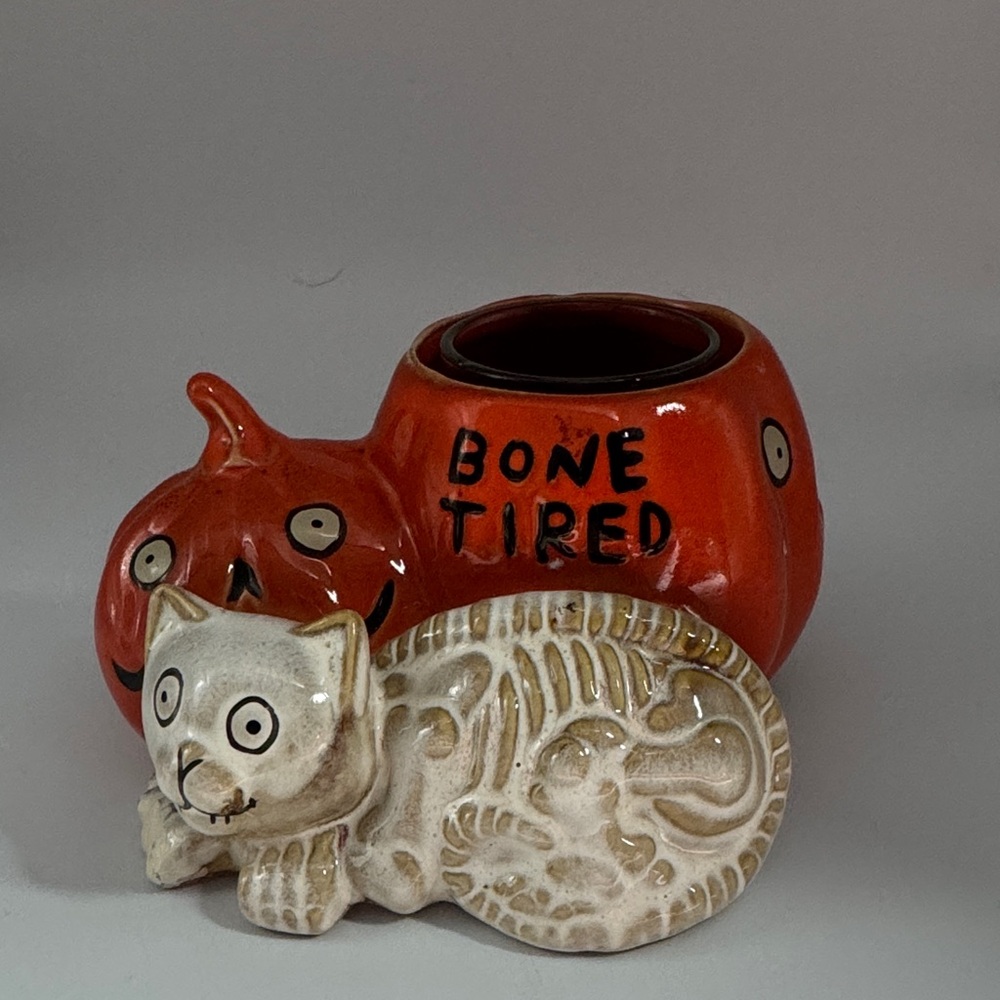 Yankee Boney Bunch Halloween - Bone Tired Pumpkin and Cat Votive